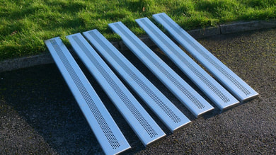 Custom stainless steel drainage gully covers for a factory lab